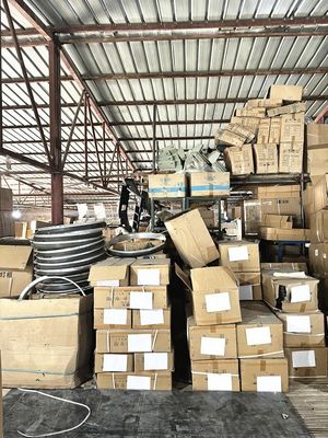 Oryginalny China Shacman części zamiennych przednie tylne zawieszenie amortyzator DZ15221430500/DZ15221440500