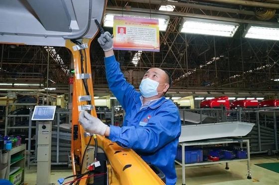 Części samochodowe DZ93189723020 Prawa kryształowa lampa głowicowa, reflektor Shacman Truck F3000